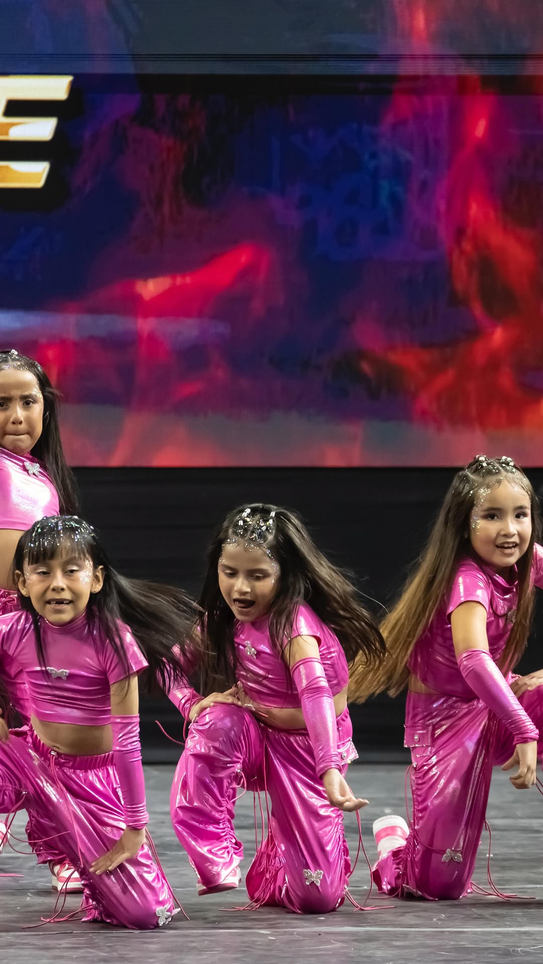 Espectaculares nuestras UMOVEERS más peques nuestras MINI CREW🔥🔥🔥🔥 llevándose el 1er puesto en su categoría🥇🏆
Si tú también quieres ser una de ellas y prepararte para nuestro próximo concurso inscríbete ya! +51 986 825 488 (solo WhatsApp) #dancer
Coreografía:
@anthonyarandab
Bailarinas:
@alondra_gaela
@maia_alessandra05
@daleskaromanolivera
@amarita_valeria
@flavianol01
@brianna270318