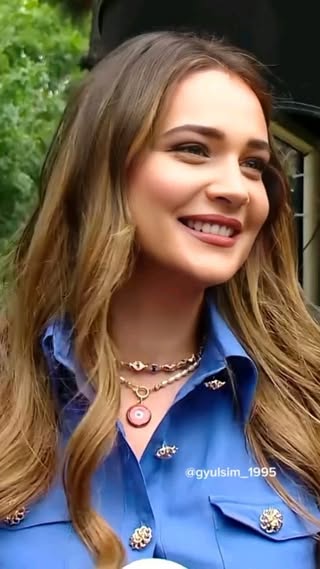Gülsim Ali'nin ve Aslıhan Güner 'in sektördeki arkadaşlıklara olan yorumu
•
#gülsimali #alsancak #dilek #gönüldağı #gülcemal #payitahtabdülhamid #ayşegül #yüzleşme #18şubat #aslıhan #dirilisertuğrul #zeliha #seddülbahir #ege #sonçıkış #trt1 #ilkgün #hanımköylü #startv #gül #smile #happiness #gafc #birthday #18şubat