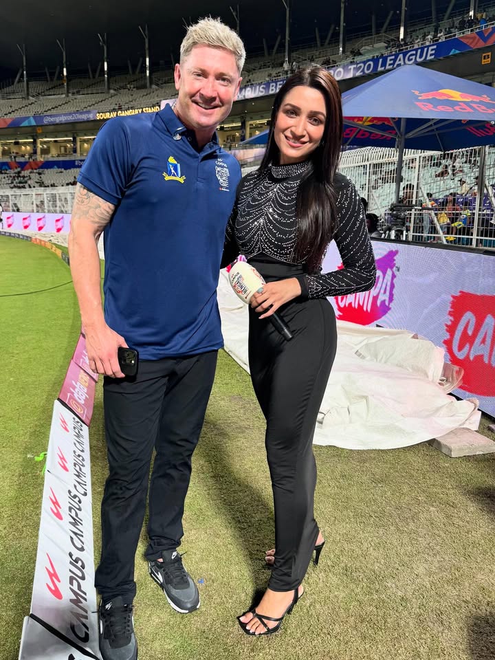 Kemon Acho Bengal 👋 With the legends of the game at the opening of @bengalprot20league
#bengal #michaelclarke #sauravganguly #jhulangoswami #sunidhichauhan #kolkata #cricket