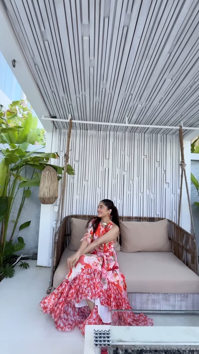 Endless moments with @jannatzubair29
Check out this incredible stay that @airbnb got us. Soaked in the sun and woke up to views that felt like a dream. Ended our trip by cooking up an authentic Balinese feast we booked on @airbnb experiences.
#AirbnbPartner
Wearing @mandirawirkhq