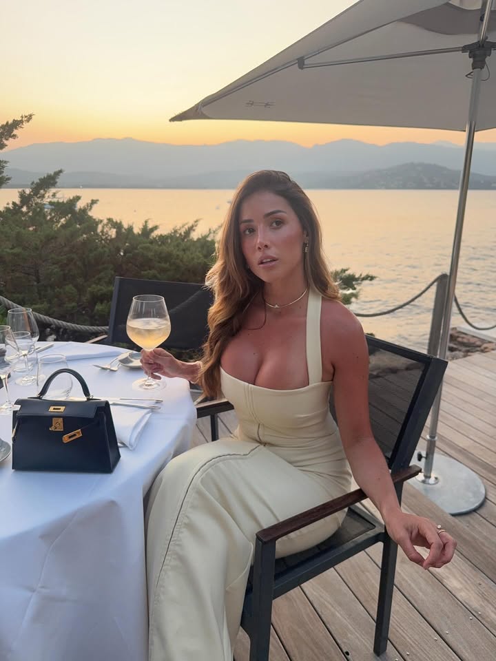 Euro Summer starts with @apmmonaco ✨
Collaboration commerciale