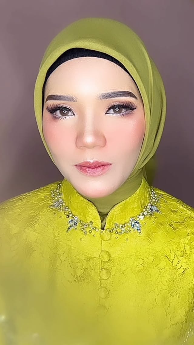 #makeupartist #makeuptunangan #makeupnikah #makeupnikahan #makeupnikahaceh #makeupwisuda #makeupwisudabandaaceh #makeuptunangan #makeupnikah #makeupnikahbandaaceh #adataceh #makeupresepsi #makeupresepsibandaaceh #makeupbandaaceh #makeupnatural #makeupbarbie #pelaminan #pelaminanaceh #unsyiah #hantarannikah #hantaranaceh