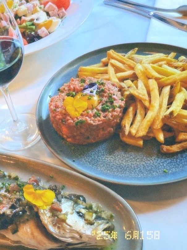 ご飯めちゃくちゃ美味しい♥️🍷
肉のタルタルステーキやばすぎました🥰
#paris #montmartre #パリ #モンマルトル #wine #redwine #ご飯