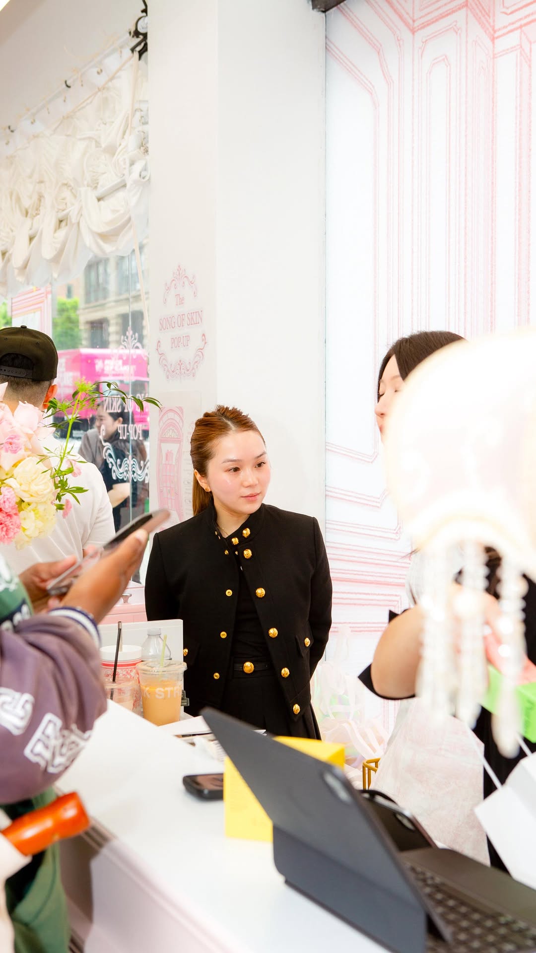 Absolutely blown away by the magic of the Song Of Skin Hotel — it was such an honor to meet every single one of you! Thank you from the bottom of my heart to everyone who waited to visit. This surreal pop-up wouldn’t have been the same without our incredible Song Of Skin family 🤍💖
#SongOfSkinHotel #KBeautyPopUp #SkincareCommunity #ThankYou #NYCPopUp #BeautyLovers #skincare101 #kbeauty #nycpopup