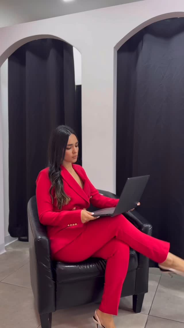 ¿En busca de outfit para la oficina? 👩💻
En Fenel, encontrarás conjuntos ideales 😉
#fenellovers #outfit #formal #work #fashion