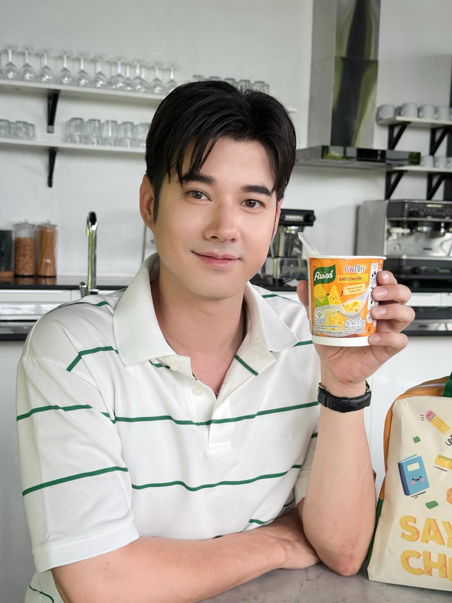 โอ้ยังต้องร้อง โอ้ว! ชีสสส 🧀😋คนอร์ข้าวโพดชีส รสใหม่
หอมชีสบึ้ม กับเนื้อโจ๊กเนียนนุ่ม จัดให้ไว📍ที่ Makro, Lotus’s และ 7-Eleven
💥พิเศษสุดๆ คนอร์แจกรางวัลใหญ่!!
แค่ช้อปคนอร์คัพโจ๊ก หรือสินค้าที่ร่วมรายการ แล้วลงทะเบียนเพื่อสะสมแต้ม ลุ้นรับของรางวัลได้เลย iPad Pro เค้าก็จัดมาให้นะ 🎁✨ ตั้งแต่ 1 พ.ค. - 31 ก.ค. นี้ ไปดูได้เลยที่ Facebook Knorr Thailand ⬆️
รสคาโบนาร่ามีแค่ที่ 7-Eleven เท่านั้นนะ!