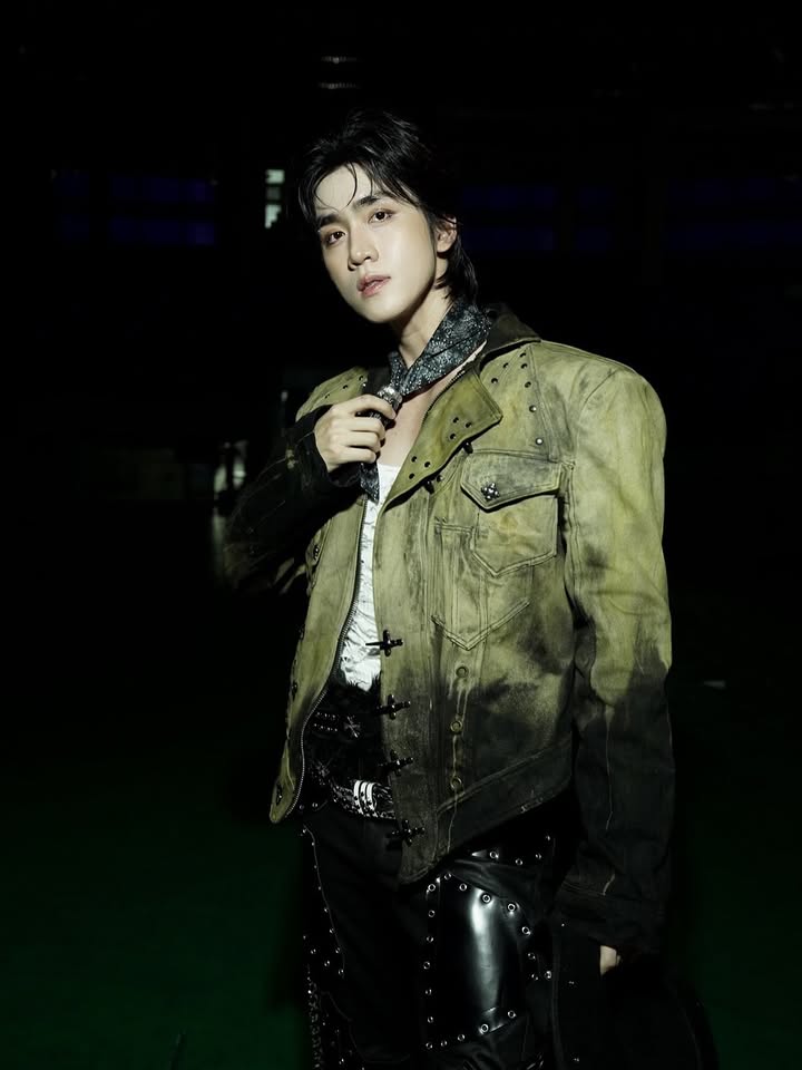 Người con xa xứ nay trở về nhà
Hải Phòng vẫn đáng yêu thế thôi , hẹ hẹ hẹ 🎤🎤🎤
———————————————————————————-
Thanks for supports:
Stylist: Wendy Du #Kyeagency
Costumes: Wendy Du, Dongonplus, Như Ý, Ngọc Hân, Cama Couture
Makeup: team #sunartmakeup #sunartsacademy
Photo : anh Vinh Vui Vẻ
Dancer : Vũ Đoàn We Dare chị Kin Phạm , Nguyễn Hiếu, …