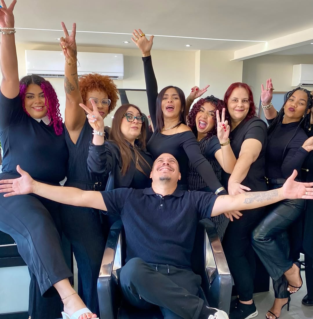 Te invito a que conozcas nuestro equipo de trabajo,te garantizo un personal de primera para que tu experiencia esté a la altura que tú te mereces nosotros somos #biutisalon …#puertoricohairsalon #bienbiuti #puertoricosalon #headspapuertorico #estéticapuertorico #pedispapuertorico