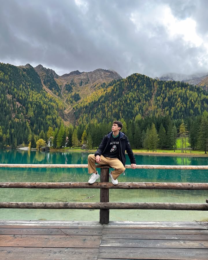 Tra queste vette mi ricordo perché ho scelto di sognare in grande ⛰️
.
.
#dolomiti #italy #travel #family #dolomites #photography #actor