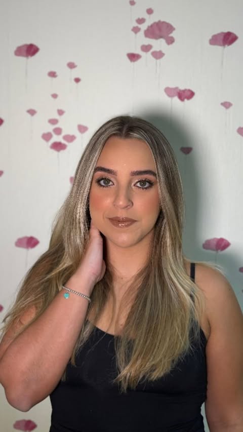 Me surpreendo a cada make que faço nela, é incrível o quanto ela pode ficar ainda mais linda ,parece que todas maquiagens foram feitas pra ela!😍
Beleza assinada por mim,mais uma vez!
@gileiite
Loira pelas mãos da @lucidia365
@espaco365hair
#maravilhosa #linda #mulheresempoderadas #poderosa #makeup #maquiagem_insta #loira #loiras #cabelo #mechasloiras #luzes