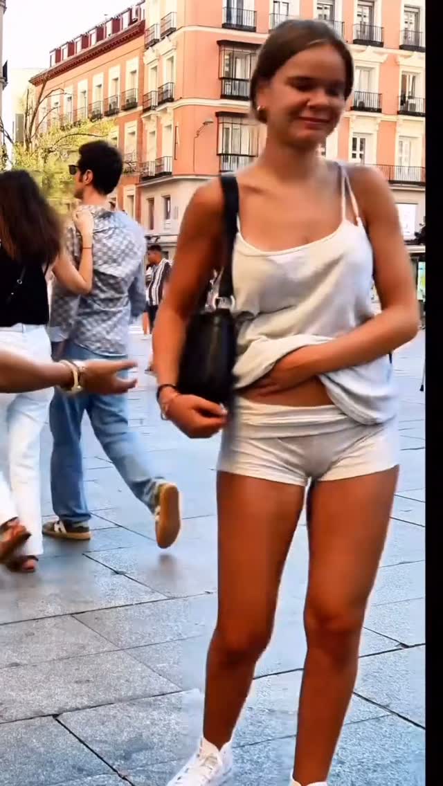 👀
