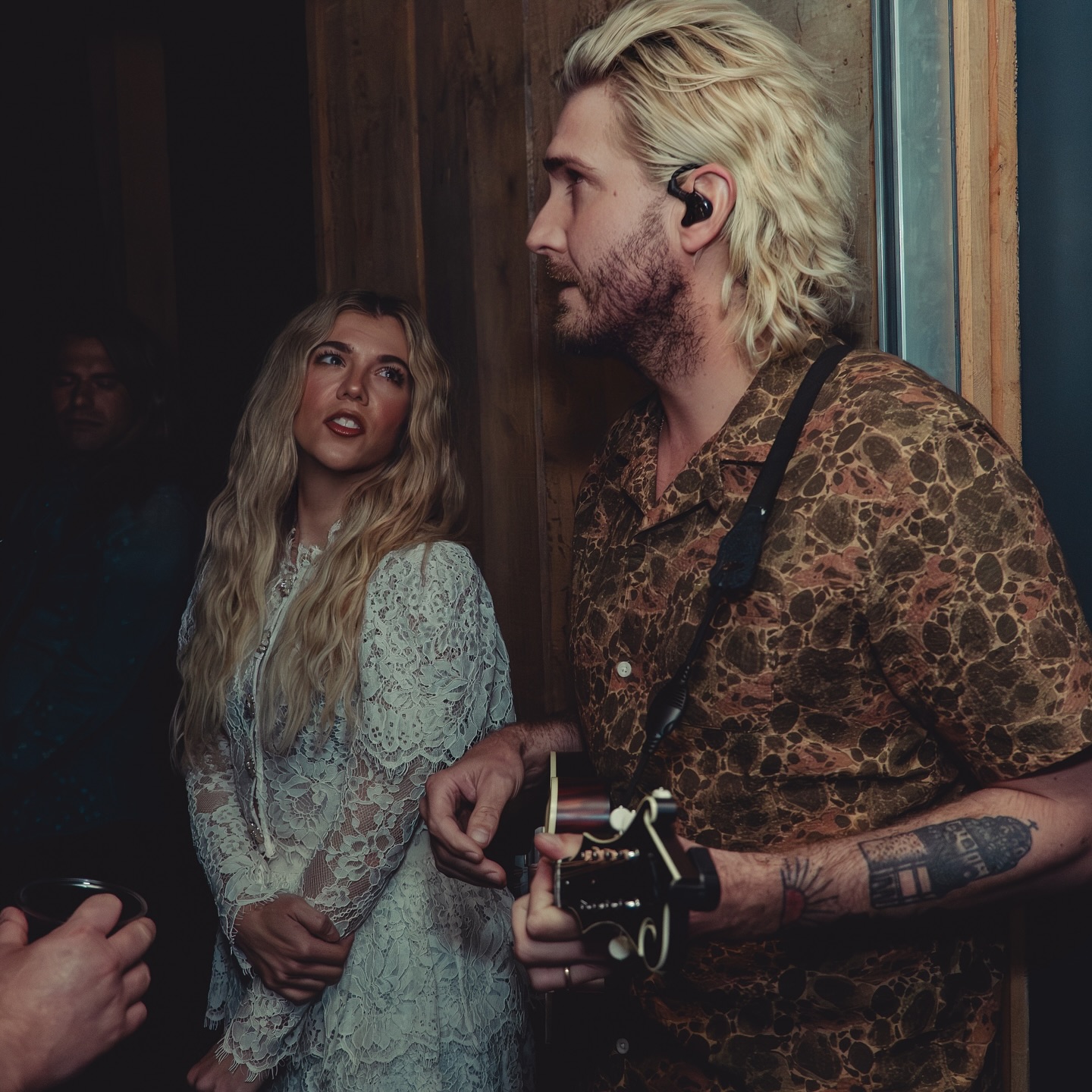 Date night w @johnnygreeneville in Renfro Valley!! 🤍🤍🤍
Backstage flirtations documented by: @_dre_alejandro7