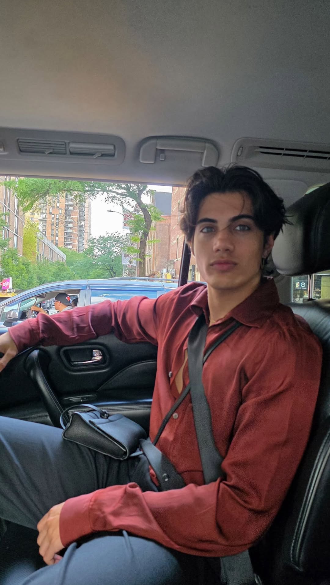 Taking photos in NYC with my new #GalaxyS25Ultra 𝐚𝐧𝐳𝐞𝐢𝐠𝐞 #ExploreGalaxy #SamsungPartner @samsungmobile