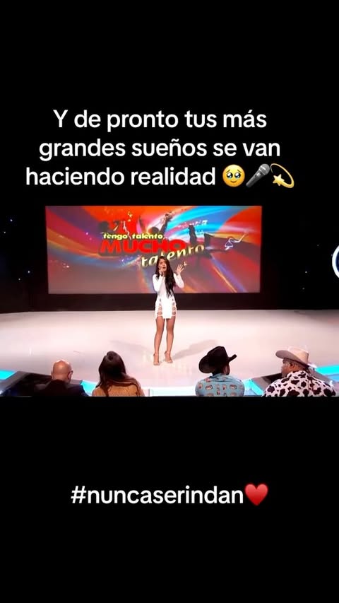 Solo vamos comenzando 🤞🏽✨🎶💕 #cantante #artista #ttmt #mexicana #sueños #inspiration red