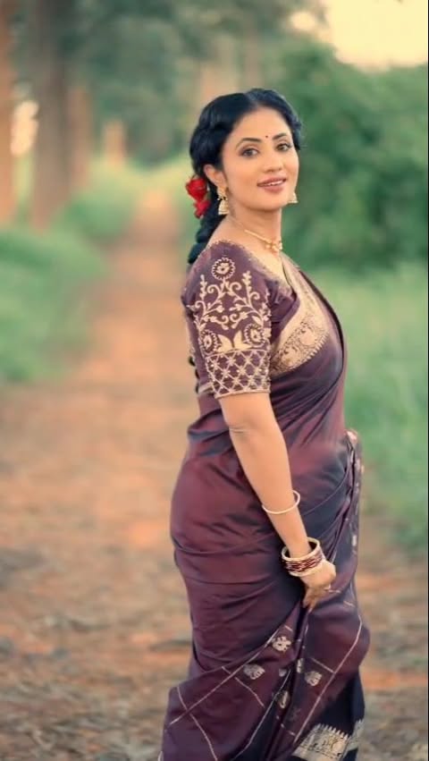 ✨️Classic✨️
Makeup 💄 : @glamup_by_usha
Video 📹 : @appus.click