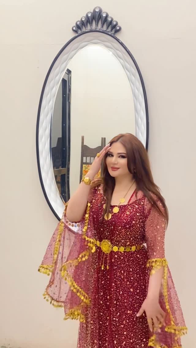 من حفل زفاف احدى العوائل الكريمة 🩷❤️
💖
تصميم المصمم سيف العبيدي
وخبير التجميل علي اسماعيل
@ali_esmaeel_e @saif.alobaidi83
المصور المبدع عمار البدري @ammarphps