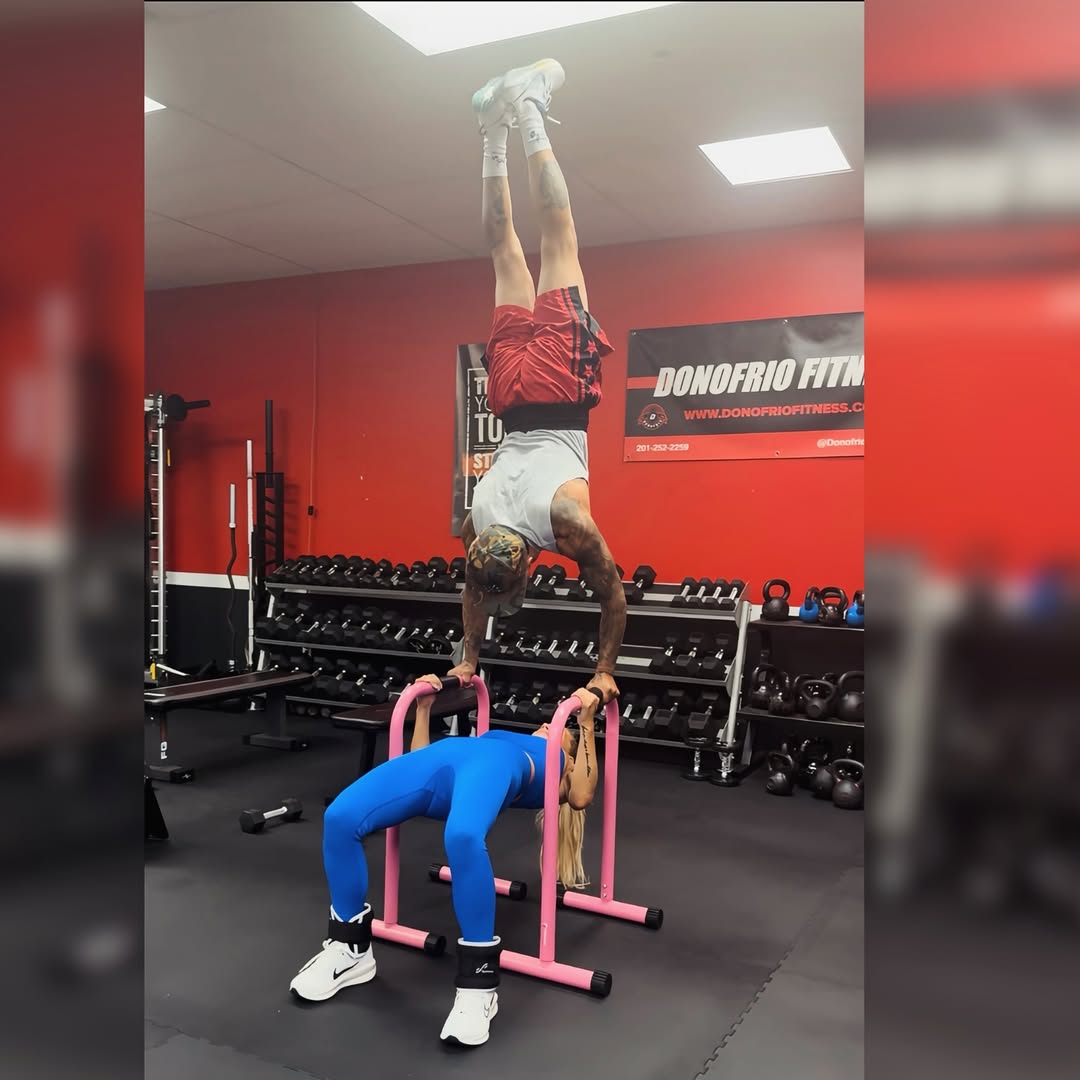 MONDAY VIBES
Nothing says “start the week strong” like catching your trainer @donofriofitness_mahwah @donofrio_fit13 mid-air and pretending this is normal.
🤣🤣🤣
📸 @teddyschuh_