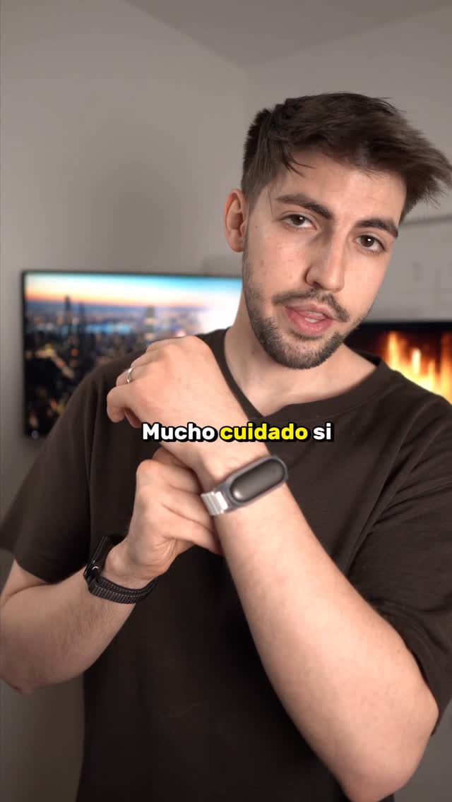 Este dispositivo podría grabar todo lo que dices 🚨
Se llama Plaud, y cuidado porque es una grabadora con inteligencia artificial capaz de registrar, transcribir y resumir absolutamente todas tus conversaciones.
Imagina tener acceso total a lo hablado en reuniones de trabajo, clases o incluso en discusiones con tu pareja. ¿Es útil o da miedo? Lo más impactante es que se puede ocultar fácilmente en tu ropa o accesorios, sin que nadie lo note.
Por supuesto Plaud tiene un gran potencial para convertirse en una gran herramienta pero, cuéntame
💬 ¿Lo usarías?
#tecnología #desarrollopersonal #inteligenciaartificial #gadgets #productividad #innovación #privacidad #emprendimiento