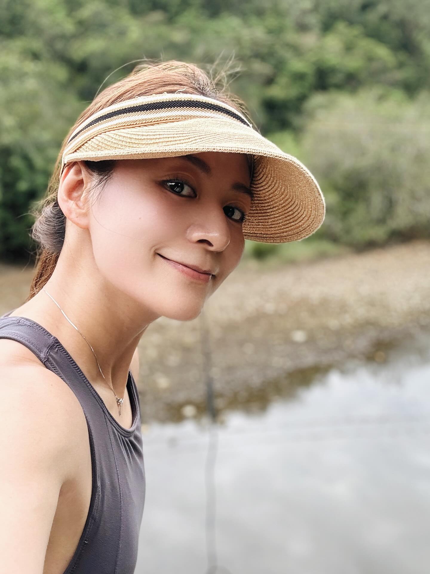 最近之生活碎片🧩
幾忙都攝d 時間做自己想做既野
1:跑個步聽下歌俾個腦放空一下🌱
2:每星期練聲時間 @guddygao 我地形容為聲帶做下gym
3:每星期固定打拳🥊 gym @coach.nicklau 多謝魔鬼教練,無野可以不勞而獲,所以做啦!! @j.w_fitness_club
4:獎自己扮靚時間 係呢間幫襯左好耐 @amme.hk 做完孕睫做角蛋白,係勁靚,keep得勁好!可以話睫毛屹立不倒🥰
5:當然做手甲都是必須的 @amme.hk
6:女人最愛facial time @essencebeautehk 每次做完都膠原滿滿
7:完成✅一件人生大事,雖然熱到阿媽都唔認得,但係期待到嘔,好想快d同大家分享!!!
好啦~~~~loop左 #流著淚寫句號 未呀 。