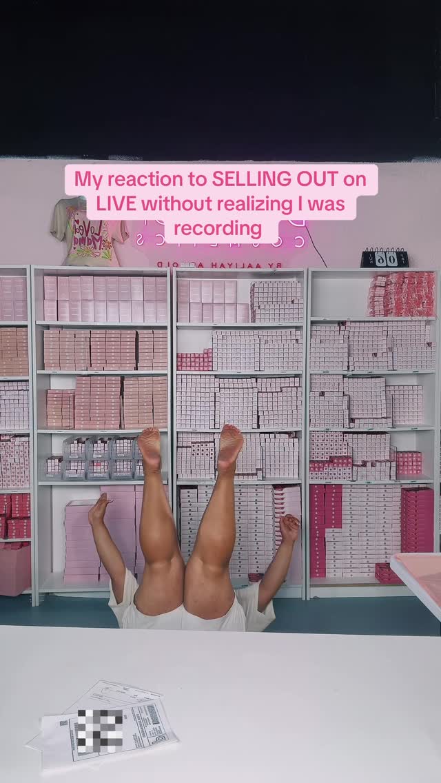 ACTUALLY CRAZY!! Link in bio to shop!!
#bossupcosmetics #smallbusiness #lipglossbusiness #lipgloss #packagingorders