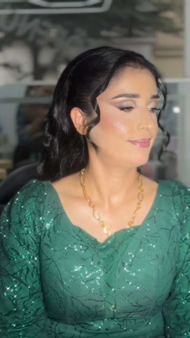 Makeup by: @miss.larro
Hairstylist: @bahij_beauty_world ✨
#makeupartist #makeupvienna #viennamakeupartist #mua #muavienna #makeuplook #glammakeup #arabmua #lebanesemakeupartist #makeuptutorial #beforeandaftermakeup #makeuplovers #kurdishgirl #makeupartistry #beautyinfluencer #viennabeauty #makeupaddict #makeupgoals #softglam #arabbeauty #bridalmakeup #makeupreel #makeupinspo #makeuplife #makeupvibes #makeupvideo #makeupideas #explorepage #foryou #miss_larro