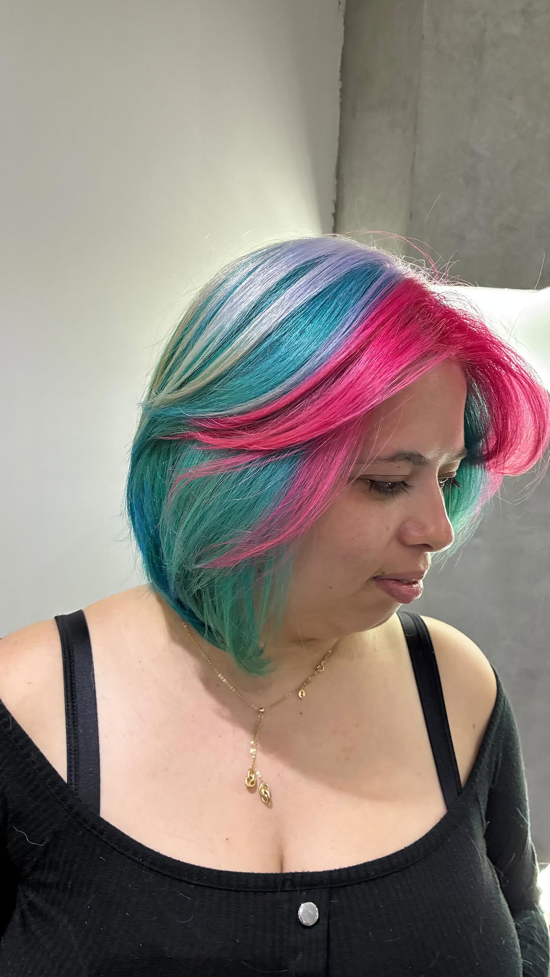 Te presento a Sabrina, mi clienta siempre me muestra fotos inspiradas en #anime #animehair para que yo se lo realice y es muchas horas de trabajo!! Pero con una satisfacción increíble.. #bienbiuti #biutisalon #animehaircolor #puertoricosalon #haircolor