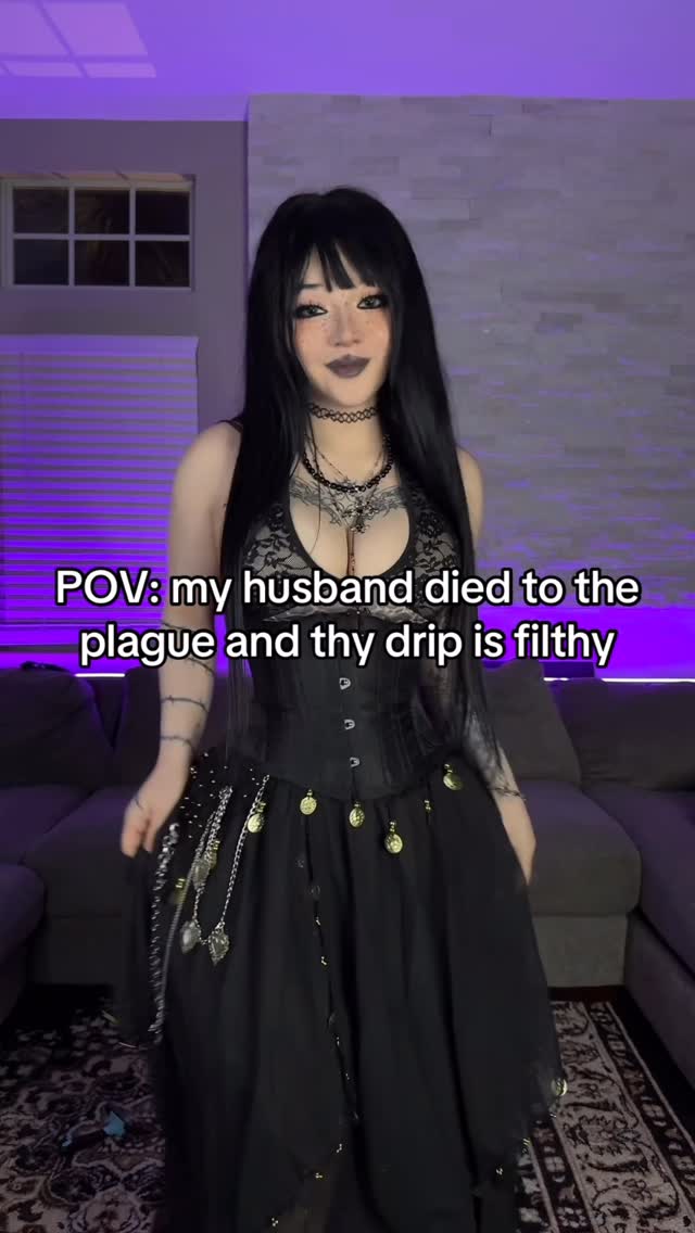 would you still date me if i had the plague?
#girl #goth #plague #cosplay #explore