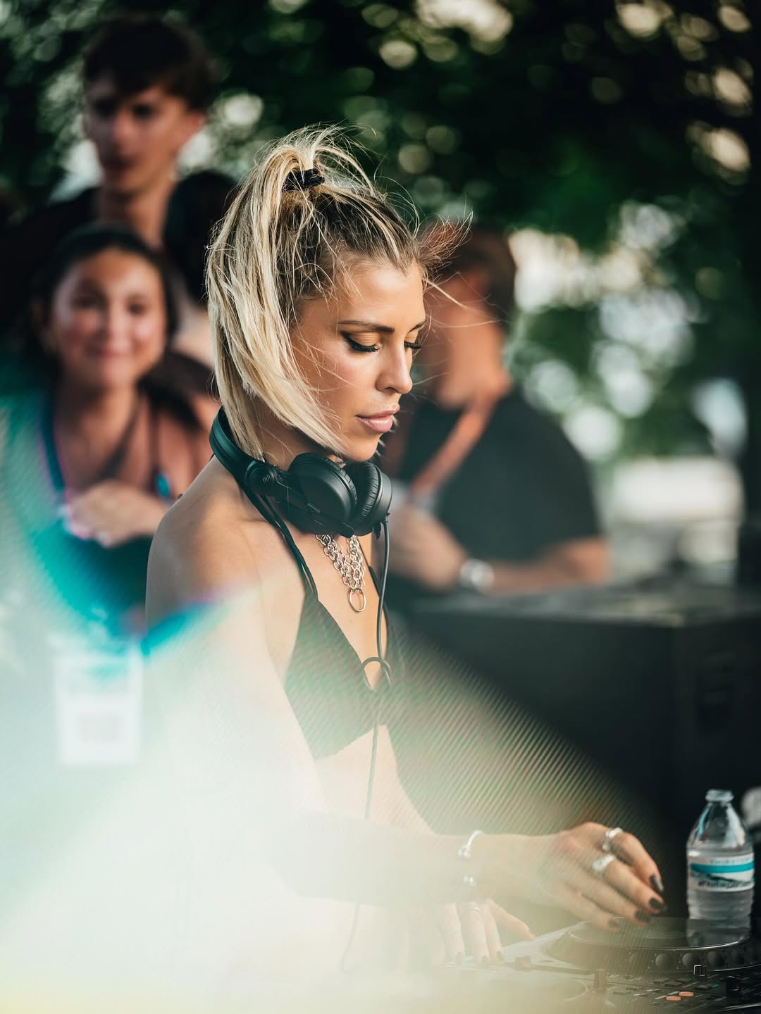 My first time in Minnesota I was BLOWN away by the beauty, the hospitality, the vibes, everything! I love that @hifionthelake brought on myself & @fahlbergmusic to headline & bring more underground vibes to main stages in America! Swipe for my fav moments 💘