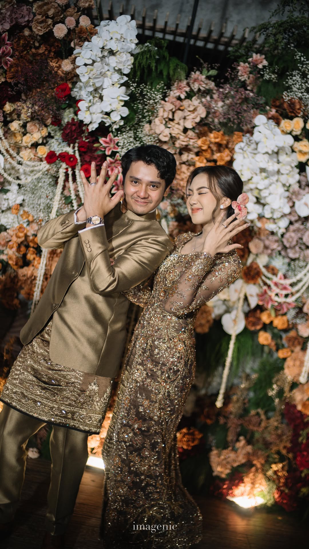 We said yes. not just to a moment, but to a life we’re building, gently and fully, together.
dalam doa, tawa, dan air mata bahagia di hari lamaran kami — terima kasih❤️
Wedding planner & organizer : @wxypartymaker @amore8816_
Entertainment : @yenechriz
Decoration : @rustiquedecoration
Foto & video : @imagenic
MUA : @jhoenatanmakeup
Hair do : @fahrizalirfan
Attire : @guginugraha
Parent attire : @beblooms.wedding (kebaya) @celosiaetnik (batik)
Accessories : @adellejewellery
Seserahan : @by.semakky @mooeishop
Digital inv & Guest book : @viding.co
Usher : @theperfectionofcesa
MC: @khoeer.iskandar
Hand bouquet by @kikukoflorist
Shoes bride to be @sachlirene_tfota