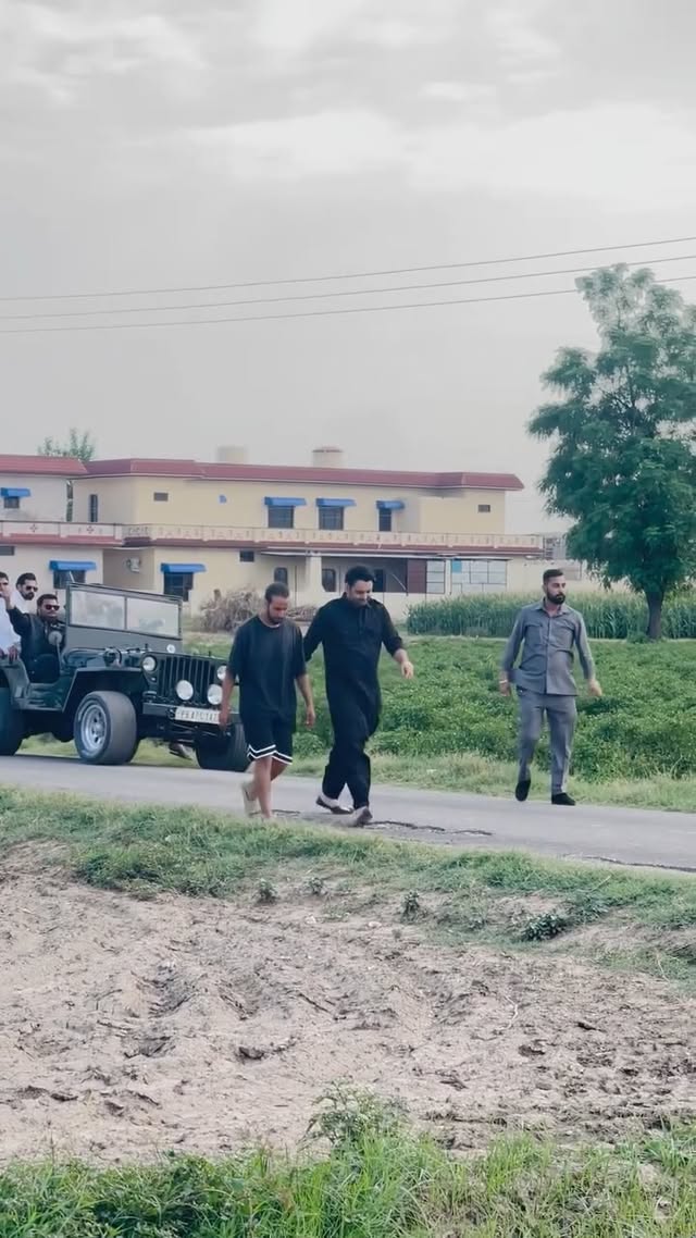 Vadde Sap 🐍
.
.
.
.
.
.
#ekambawa #newreel #punjabi #reelitfeelit #reelkarofeelkaro #black #jatt #jattlifebaby❤️