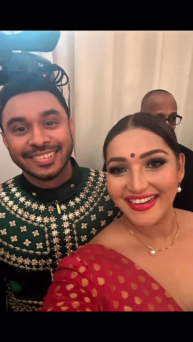 Congratulations @dhananjaya_bandara_official 💖💖💖
@dhananjayabb marked a remarkable milestone of 25 iconic years in the beauty industry with the unveiling of a new logo and an unforgettable fashion show.
Choreographed by @louchingwong , the evening was nothing short of spectacular. a vibrant celebration of Sri Lankan music, dance, and fashion, blending tradition and couture in the most amazing way. 😍