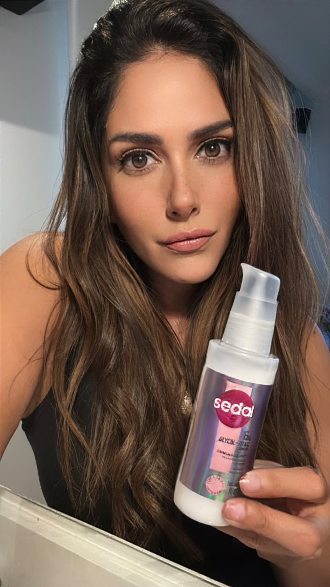 Hack para pelo sano y brillante 💆🏻♀️✨
Este serum se volvió mi secreto mejor guardado. Repara los daños causados por el sol, la plancha y el tinte — y deja el cabello suave, fuerte y con un brillo que amo.
Literal, es ese toque final que hace que todo el look se vea increíble.
💗 Salud es belleza, y empieza desde la raíz 😉
#HairHack #SaludEsBelleza #SerumCapilar #publicidad #sedal #sedalmx