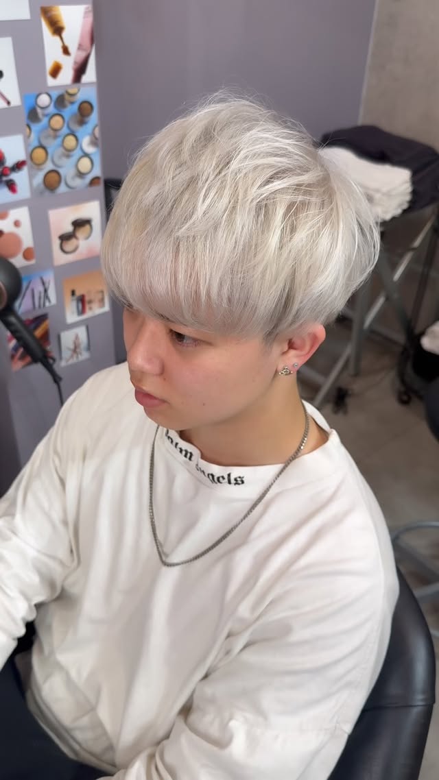 #ホワイトカラー
ブリーチ2回〜できるホワイトカラー🫧🩶
•
📍ご予約はdmまたはhpにてお願いします
📍インスタでのご予約の際【お名前】【メニュー】【ご希望時間】の記載を宜しくお願い致します🙏🏼
・
こんな方が担当させて頂いてる方に多いです😺
「美容院が苦手だった方」「ブリーチで可愛い色にしたい方」「ハイトーンカラー、ワンカラーで理想色にしたい」「家族で来てくださる方」
幅広い年齢層の方を担当させて頂いております🙏🏼
是非一度担当させてくださいませ😺
ネット予約はプロフィールのURL欄からお願いします🙇♀️ Tell▶️079-281-2881
お気軽にご連絡下さい☺️
・
・
#姫路美容室#表参道美容室#東京美容室#ルーツカラー#ミルクティーベージュ#姫路#神戸美容室#ハイトーンカラー #インナーカラー#髪質改善#ハイライト#エクステ#ダブルカラー#バレイヤージュ#グラデーションカラー#東京美容室#表参道美容室 #ブリーチなし#ケアブリーチ#カラー#ヘアセット#美容師コーデ#ファッション #美容学生 #hpb_hair
#ヘアアレンジ #コーデ #シールエクステ#デザインカラー#髪色