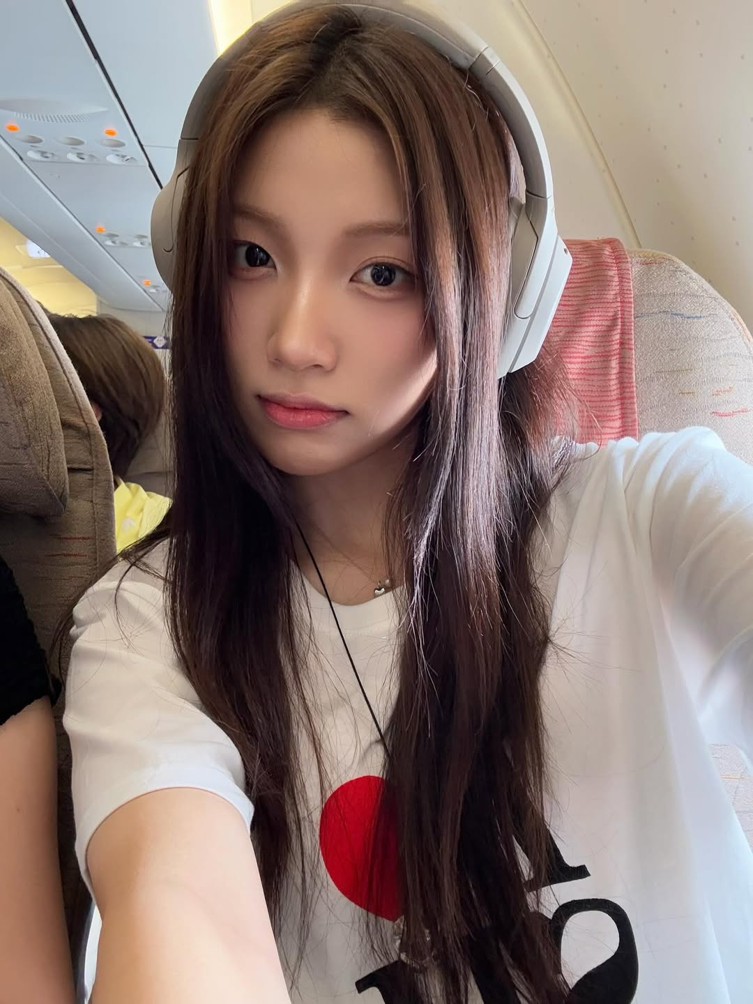 상하이 브이로그 보러와🤗♥️
@jjbi___ 이 계정 프로필에 링크 걸어뒀어!!>.~