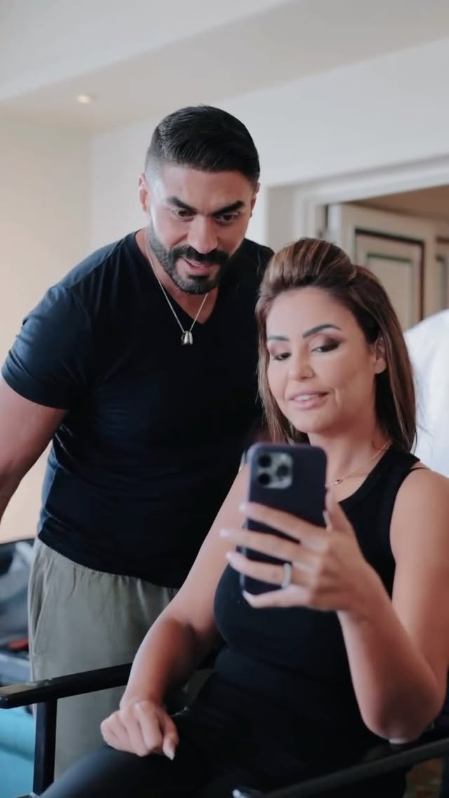 letโs go behind the scenes of the cover photo shoot for ESTELLE and catch some moments with @khaledselimofficial and @khairiaali .From candid smiles to striking poses, this glimpse shows the energy, style, and creativity that went into every shot.
Photoshoot for @estelle_magazine_middleeast
Location @grandniletower
Videography @ibrahem.moostafa
Editor @sameh.elgenedy
