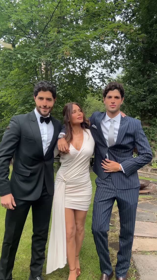 Mama and her guards all dapper 🫡