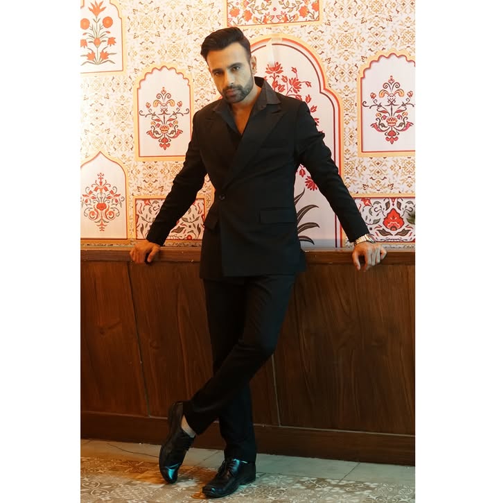 What do gangstas and James Bond have in common? Black Suits.
#actress #castingcityofficial #castingupdates #castingcalls #actorlife #mumbaiartists #mumbaikar #goamodels #chandigarhmodels #mumbaicasting #mumbaiartist #castingdirector #theatre #methodacting #love #bollywood #onlineauditions #mumbaistudio #mumbaitheatreguide #follow #theatreartist #raanveerchahal #movies #starplus #explore #femaleartist #zeetv #actingaudition #explorepage