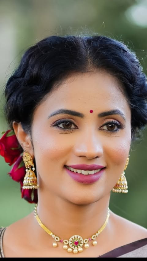 🤎
Makeup : @glamup_by_usha
Photo credits : @appus.click