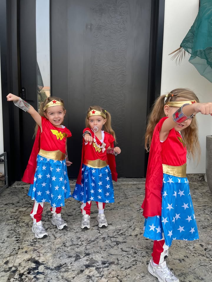 Euer erstes Kindergartenjahr ist rum. Ab September kommt ihr in die Vorachule, die Zeit vergeht einfach viel zu schnell meine kleinen Superwomen. Ihr geht mit so viel Freude jeden Morgen aus dem Haus, immer gut gelaunt. Hoffe ihr behaltet diese Freude für euren weiteren Weg . #bigfamily #triplets #ferchichis