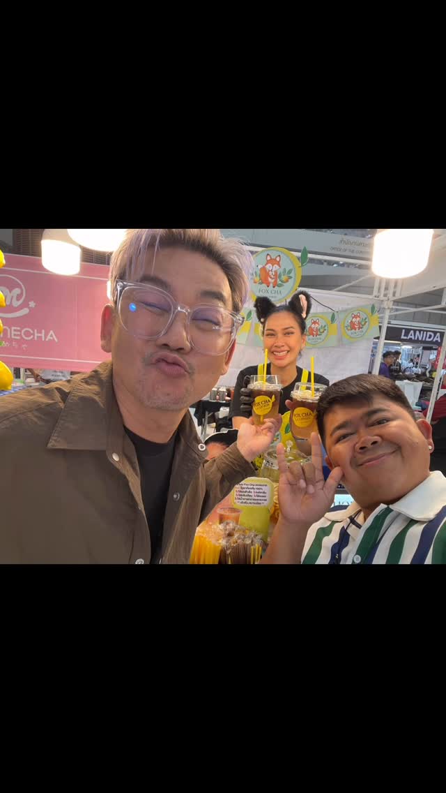 ขอบคุณ พี่เอ๊าะ @oarkirati_luxetravel และน้องโก๊ะตี๋ @kootee มากค่ะที่แวะมาอุดหนุน Fox Cha la Lemon และขอบคุณลูกค้าที่น่ารักทุกท่านเช่นกันนะคะ #ศูนย์ราชการอาคาร A วันที่ 25-27 มิย 07.00-15.00 น. แวะมาอุดหนุนกันเยอะๆนะคะ 🥰