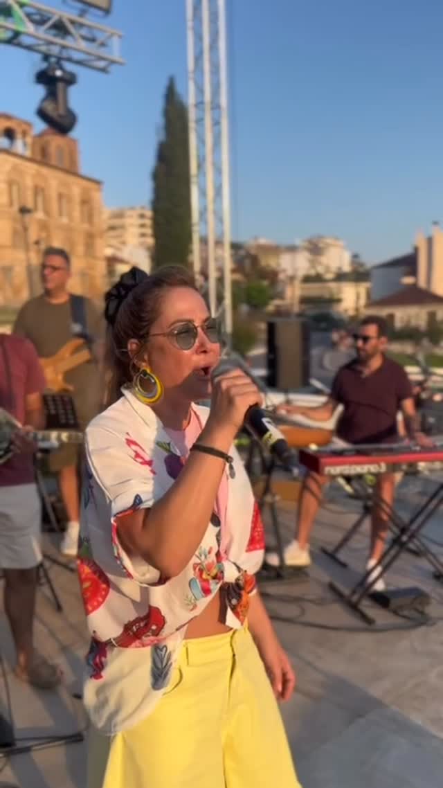 Άρτα, ήσουν μοναδική!⭐️
Ευχαριστώ για την τόση αγάπη!
Συνεχίζουμε την καλοκαιρινή μας περιοδεία… επόμενη στάση, Δευτέρα 30/06 με τα αγαπημένα αδέρφια Τσαχουρίδη στην Δράμα !
#melinaaslanidou#summertour#summer25