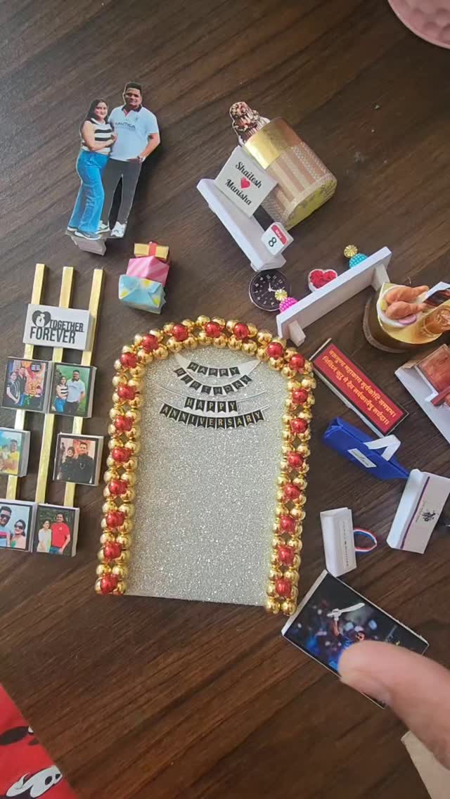 🌻𝗛𝗮𝗽𝗽𝗶𝗻𝗲𝘀𝘀 𝗛𝗼𝗺𝗲𝗺𝗮𝗱𝗲 🌻
Personalised Miniature Shadowbox ♥️🧿
Dm to order 💌
Shipping all over 🇮🇳
#miniaturefood #shadowbox #lilliputsbykhyati #gifting #happinesshomemadetour #minilife #miniatureworld #cutelife #giftingideas #madebykhyati #birthday #birthdaygift #couplelove #couple #personalised #personalisedgifts