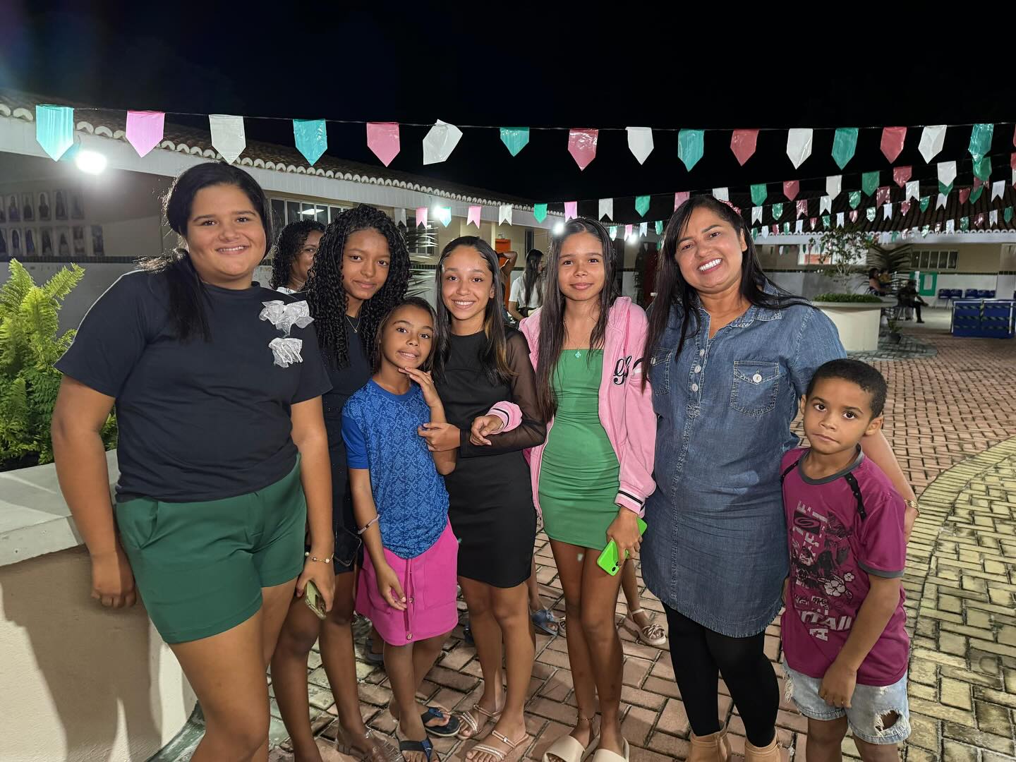 Tive a alegria de participar do Arraiá do Povo, no povoado Mutumbo. Uma festa linda, feita com muito carinho, que valoriza e mantém viva a nossa cultura nordestina. Foi uma noite de muita música, forró, alegria e tradição, celebrando o que temos de mais bonito nos nossos festejos juninos: a união, o amor pela cultura e o orgulho de ser nordestino. Que essa tradição siga cada vez mais.
Por uma cidade mais feliz!