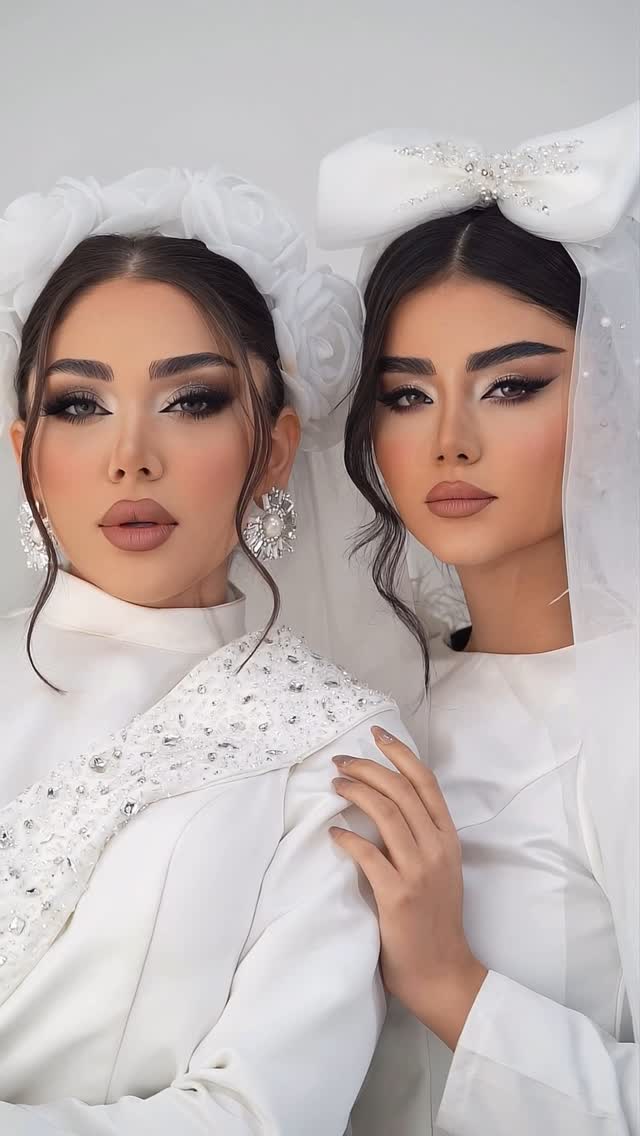 من بهناز کریمی میکاپ آرتیست تخصصی عروس هستم با سابقه ده سال میکاپ عروس ....
بصورت تخصصی کنار من میتونید آموزش میکاپ داشته باشید
و درامد حداقل ۱۰۰میلیونی داشته باشید❤️
جهت اطلاع از دورهای آموزشی کلمه آموزش دایرکت کنید
عروس خانمای عزیزم لطفا جهت شرکت در بازدید «عروس »کلمه عروس دایرکت کنید تا مشاورای من راهنماییتون کنند
مجموعه من با بیش از ۲۰پرسنل تخصصی تو لاین میکاپ و شینیون بصورت تخصصی خدمات میکاپ و شینیون برای عروس خانما و همراه های عزیزشون خدمات ارائه میده❤️
قیمت پکیج های ما با توجه به بودجه شما میباشد
نمونه کار پرسنل منو اینجا دنبال کنید
@behnazkarimi.makeupartist
پیج آکادمی مارو فالو کنید تا از برنامه های آموزشی ما مطلع شید
@behnazkarimi.academy
اگه عروسیت نزدیکه مجموعه بهناز کریمی بی شکبهترین انتخاب برای روز عروسیته
میتونی تو بازدید عروس ما شرکت کنی و هم میکاپ عربی رو از نزدیک ببینی هم میکاپ اروپایی
هم میکاپ عروسکی و هم میکاپ روسی
بازدید عروس استثنایی خانوم بهناز کریمی
جمعه
جهت رزرو کلمه عروس دایرکت شود
بازدید عروس ما کاملا رایگان
#عروس #عروسی_ایرانی
