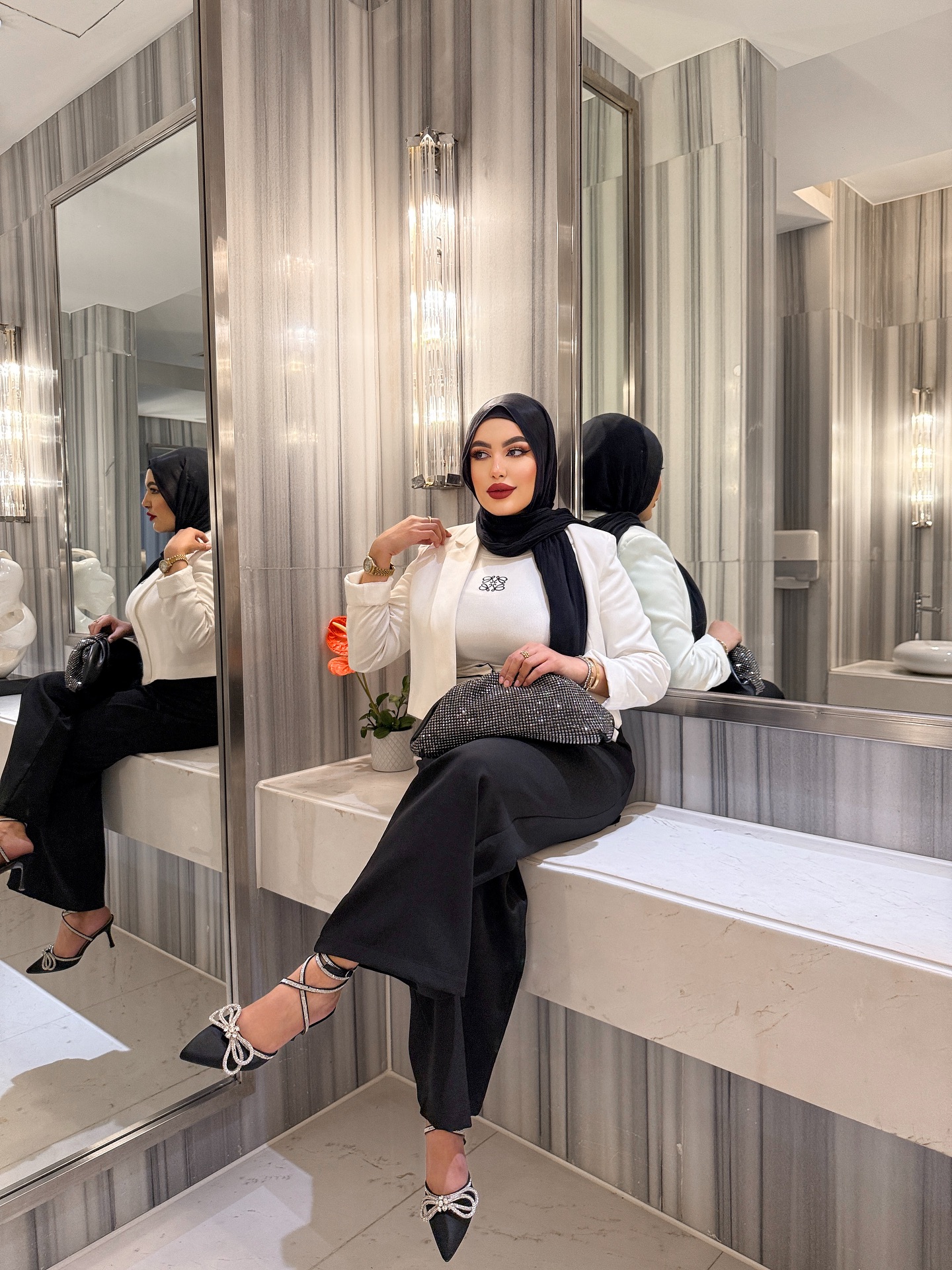 حاسه أن شكلي elegant وشيك قوليلي رأيكم 😍🤍🤍🖤
Details:
Pants @joury_clothing
Blazer @oregypt
Top @elturkya_brand
Shose & bag @officialaseel_