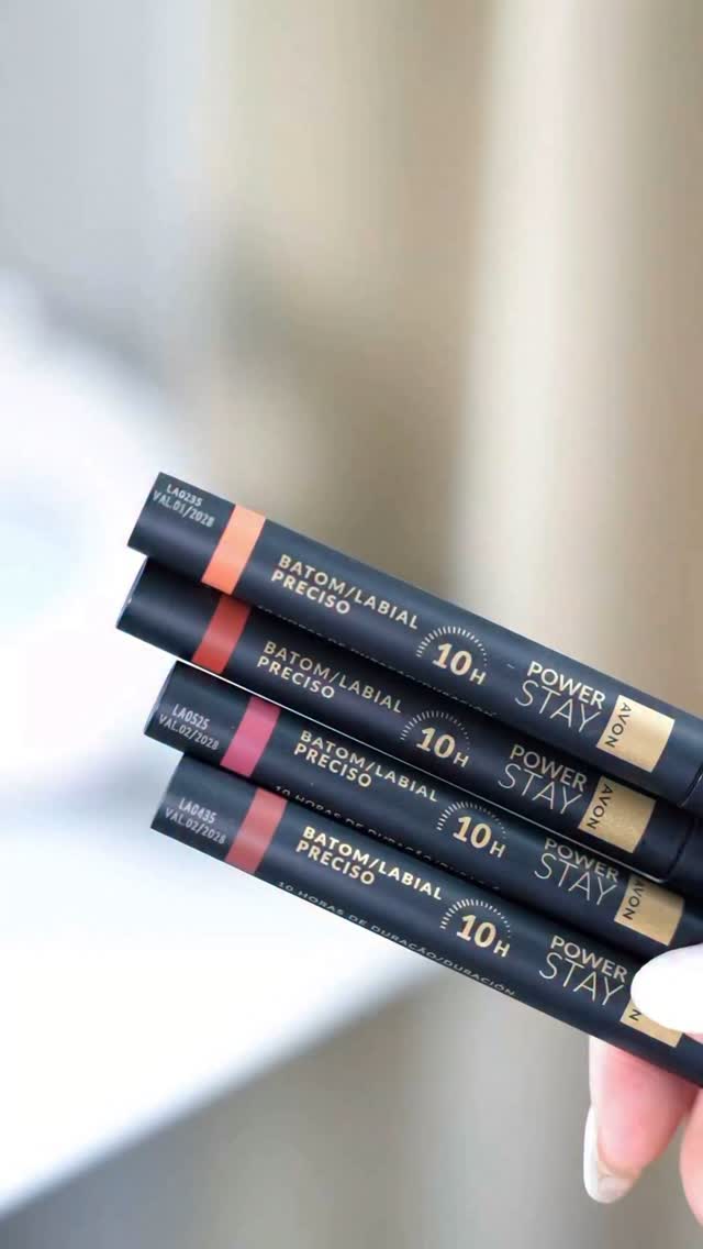 🧡 El Labial Preciso Mate Power Stay no solo se fija hasta por 10 horas, también tiene una punta biselada que te permite delinear y rellenar en un solo trazo.
Mate, intenso, cómodo… y ahora con 4 tonos nuevos que vas a querer probar 😉