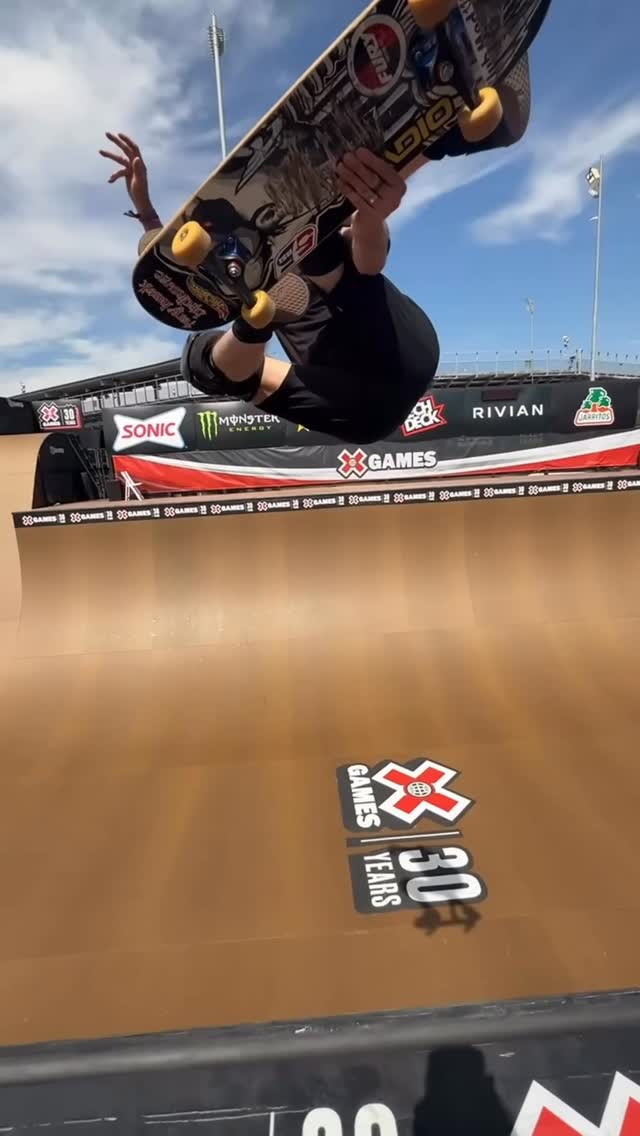 Took my board & helmet from 1999 @xgames for one more wistful session. This gear, my shoes from that day, and a bunch of other memorabilia from the last 4+ decades will be featured in an upcoming @juliens_auctions. More info: juliensauctions.com
🎥: @sandydus / @seanslobodan
🎞️: @_aliminator