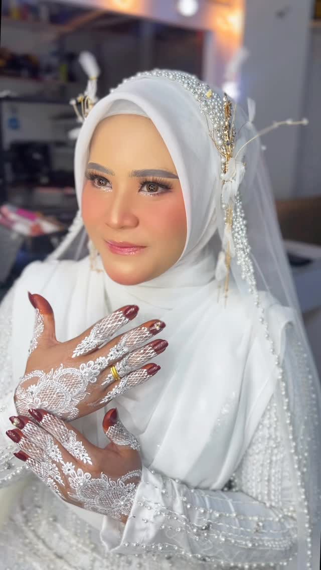 Makeup nikah
Henna @moly_hennaaceh
#makeupartist #makeuptunangan #makeupnikah #makeupnikahan #makeupnikahaceh #makeupwisuda #makeupwisudabandaaceh #makeuptunangan #makeupnikah #makeupnikahbandaaceh #adataceh #makeupresepsi #makeupresepsibandaaceh #makeupbandaaceh #makeupnatural #makeupbarbie #pelaminan #pelaminanaceh #unsyiah #hantarannikah #hantaranaceh