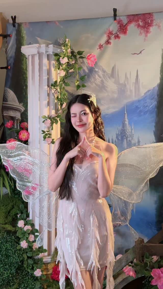 🧚🏻♀️💖 นางฟ้าเอวามาแย้ววว~ 💕✨
ถ้าทุกคนมีพร 1 ข้อ จะขออะไรกันบ้างคะ?
🩷🌻 มี pixie dust พอสำหรับทุกคน~ คิคิคิ☺️😁
🪄If you had just one wish… what would you wish for ? 🌈💗
Fairy Ava is here to sprinkle some pixie dust hehe~ 💕🧚🏻♀️💞