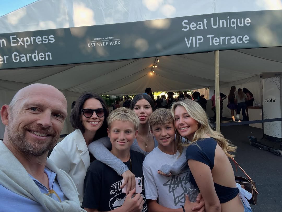 This will go down as one of the most memorable nights I’ve ever had with the kids & @lyzziept
How music unites us is always so special but the whole @seatunique experience yet again turned a brilliant concert into a life event we’ll cherish for ever. Seeing the pure freedom on their faces and the bond they made is so humbling. Bring on the summer and many more family outings where I don’t know the words but to be honest I really didn’t care. No words could ever explain that parental glow. 💜